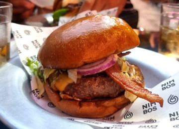 O hambúrguer do Nimbos Bar foi recentemente premiado pelo ranking do Burger Fest 2024 -  (crédito: Arquivo pessoal)
