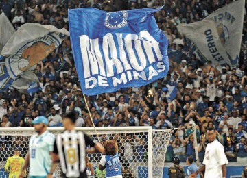 Torcida celeste fez a festa na vitória por 2 a 0 diante do Atlético, no Mineirão, que garantiu ao time presença nas semifinais da Copa do Brasil -  (crédito: Alexandre Guzanshe/EM/D.A. Press)
