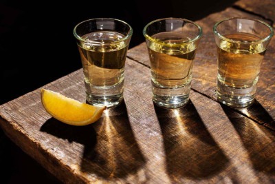 Cachaça já foi uma bebida marginalizada, mas vem se consagrando como iguaria brasileira -  (crédito: Freepik)