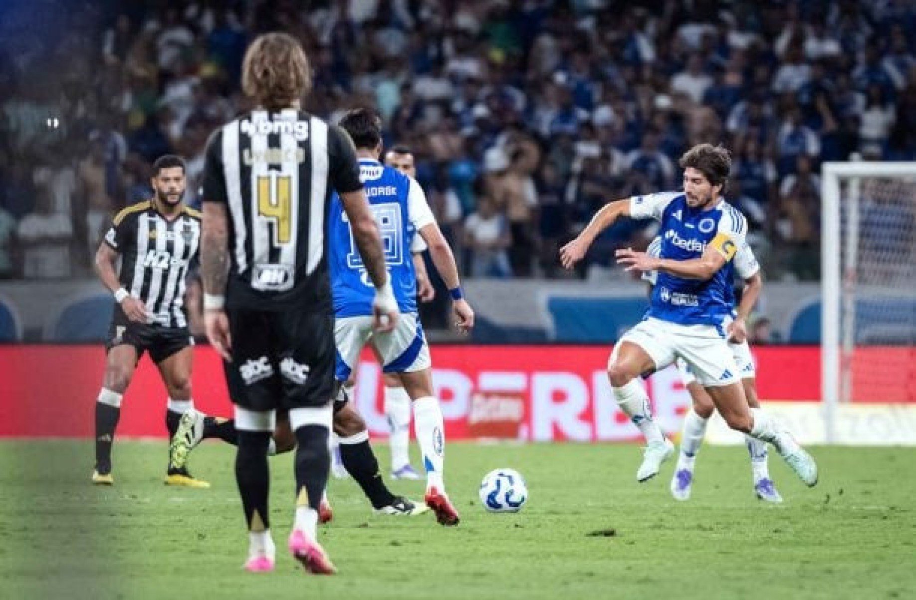 Cruzeiro pode ser denunciado por cânticos homofóbicos contra o Atlético