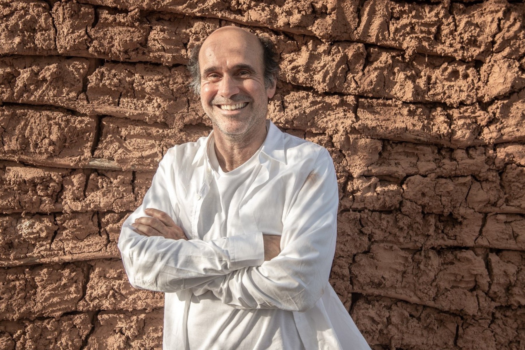 Roteirista George Moura sorri