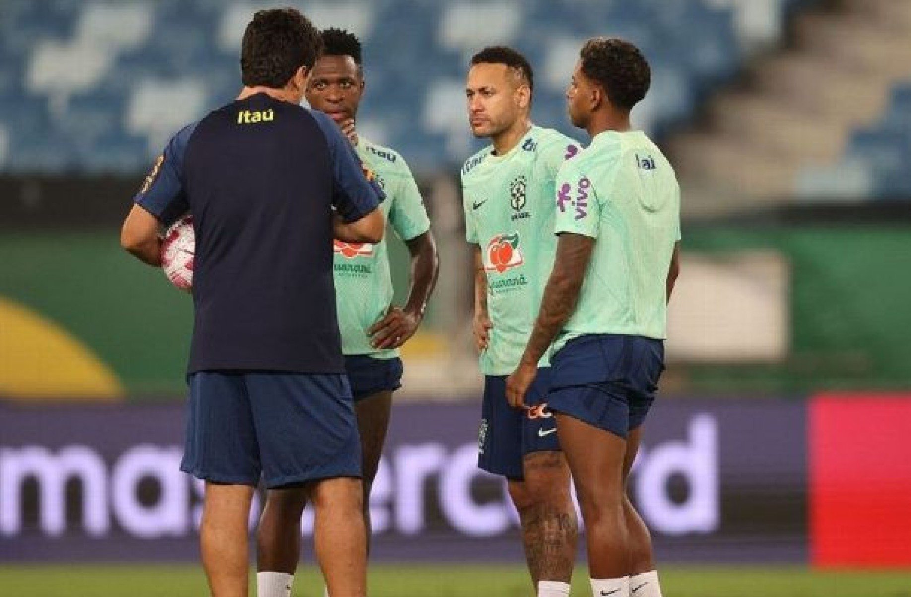 Narrador traça comparativo com James Rodríguez para justificar Neymar na Seleção