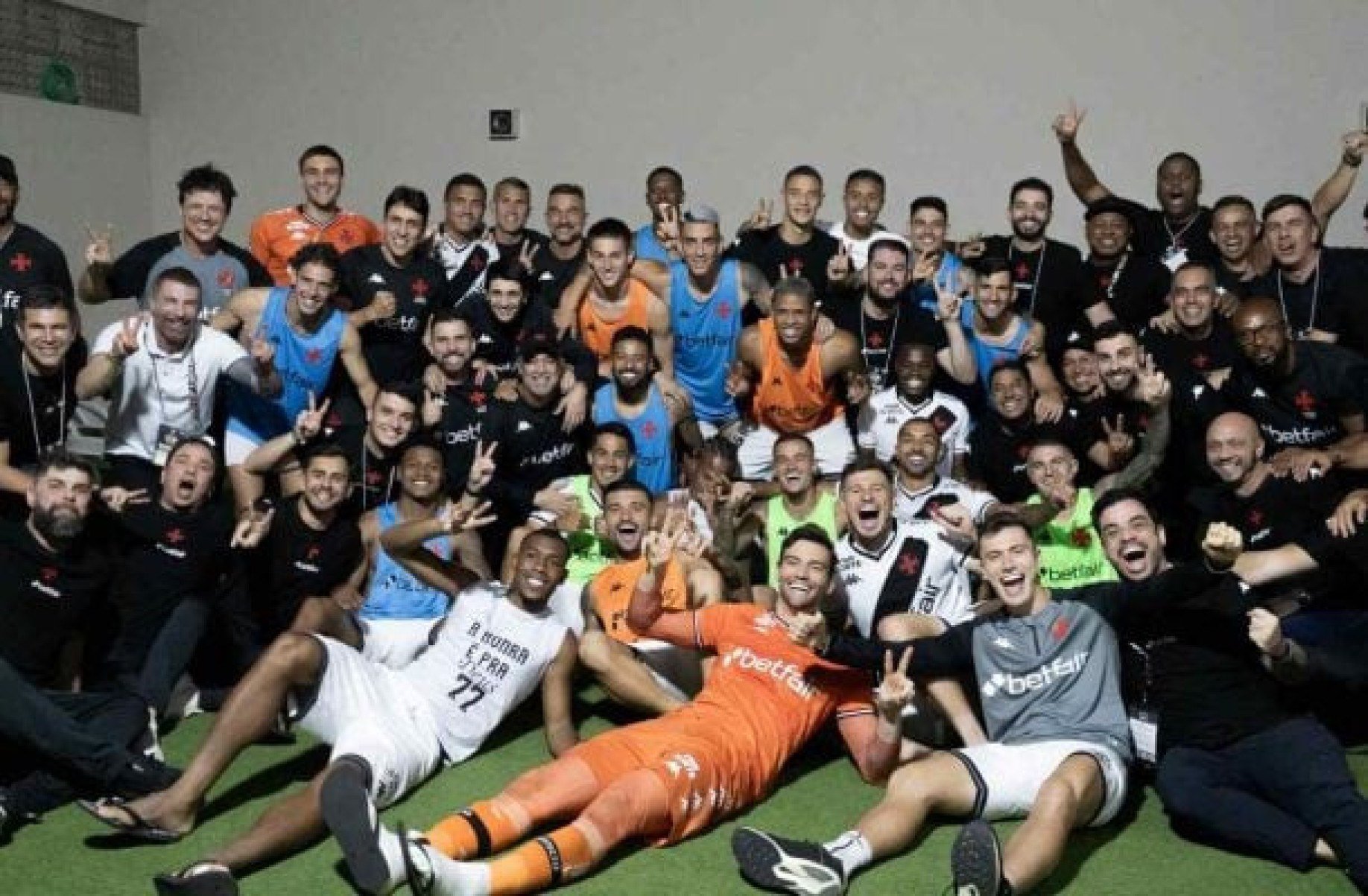 Léo Jardim, Vasco, explica estratégia nas defesas de pênaltis: ‘Intuição, estudo e jogo mental’