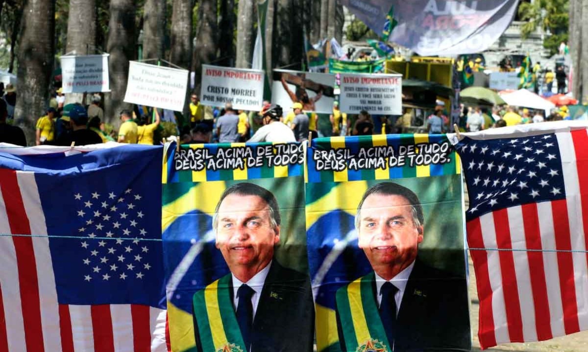 A bandeira dos Estados Unidos foi vista em várias manifestações pró-Bolsonaro no dia em que se comemorava a Independência do Brasil - (crédito: Jair Amaral/EM/D.A Press) A bandeira dos Estados Unidos foi vista em várias manifestações pró-Bolsonaro no dia em que se comemorava a Independência do Brasil - (crédito: Jair Amaral/EM/D.A Press)