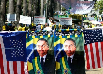 A bandeira dos Estados Unidos foi vista em várias manifestações pró-Bolsonaro no dia em que se comemorava a Independência do Brasil -  (crédito: Jair Amaral/EM/D.A Press)