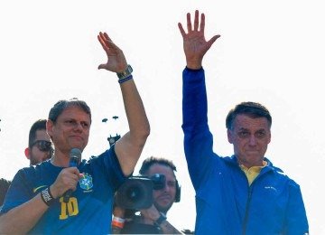 O governador de São Paulo, Tarcísio de Freitas, e o ex-presidente Jair Bolsonaro dividem palanque -  (crédito: Miguel Schincariol/AFP – 29/6/25)