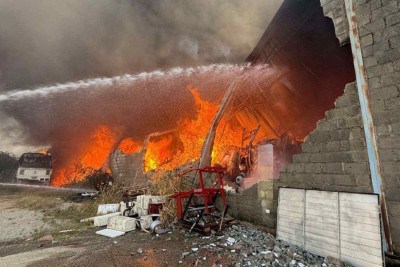 Incêndio mobiliza bombeiros em Contagem -  (crédito: Divulgação/Corpo de Bombeiros)