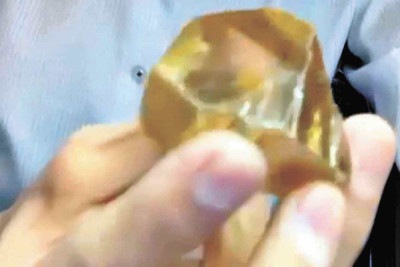 TESOURO DESCOBERTO EM TERRAS MINEIRAS
Negociação da gema pode ajudar o país a recuperar lugar no mercado global -  (crédito: REDES SOCIAIS/REPRODUÇÃO)
