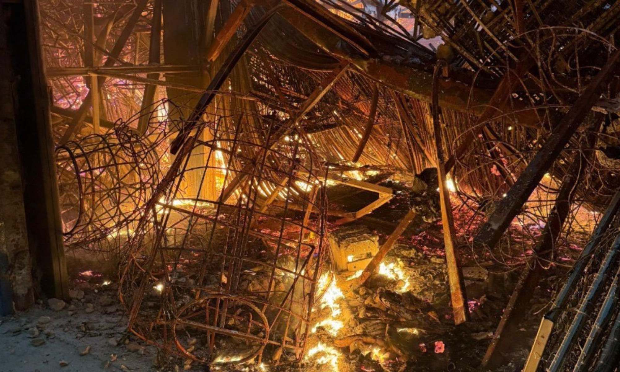 Galpão conta com muito material inflamável como madeira e plástico-Divulgação/Corpo de Bombeiros
