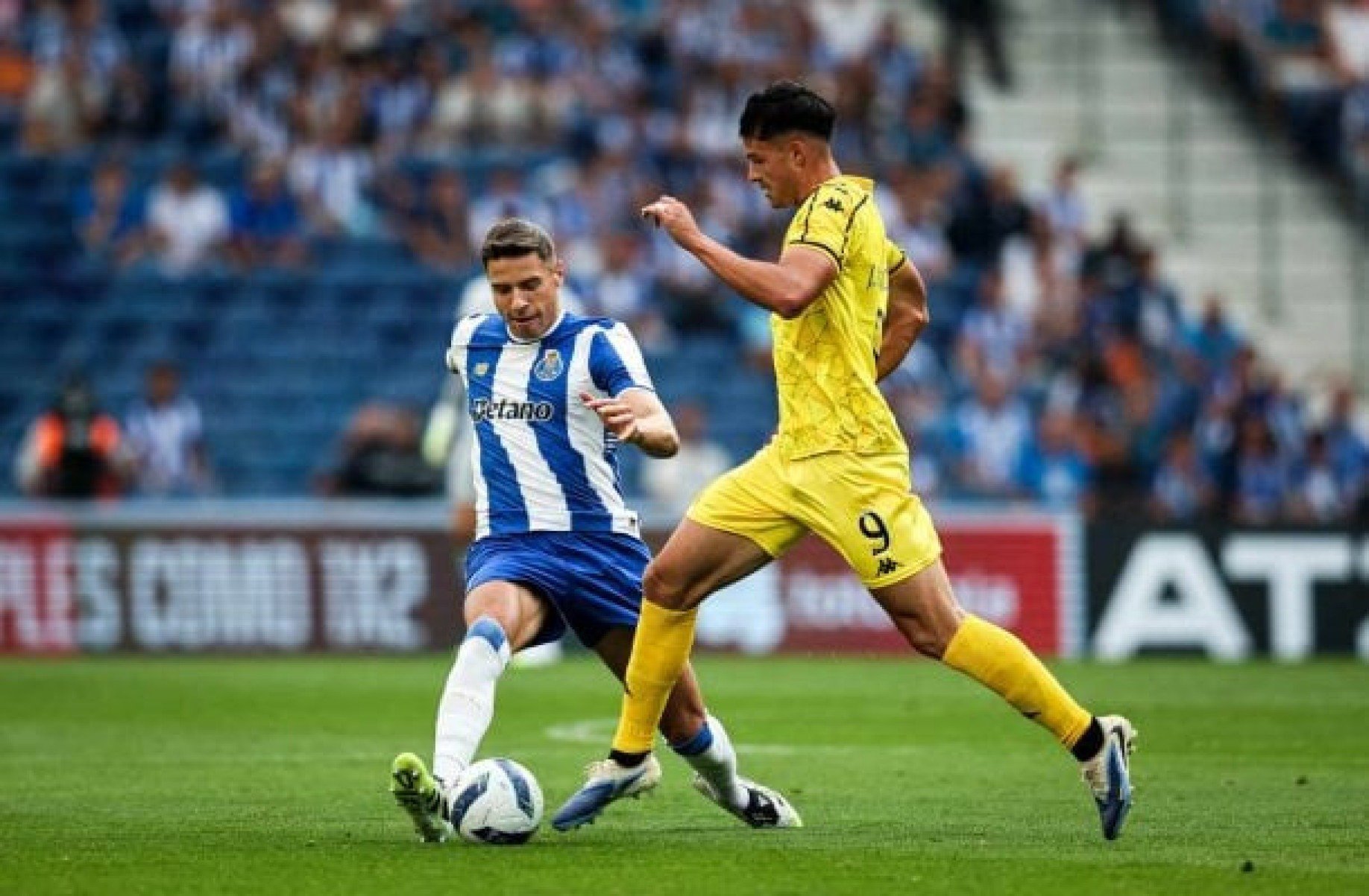 Porto vence Nacional por 1 a 0 e mantém liderança do Português