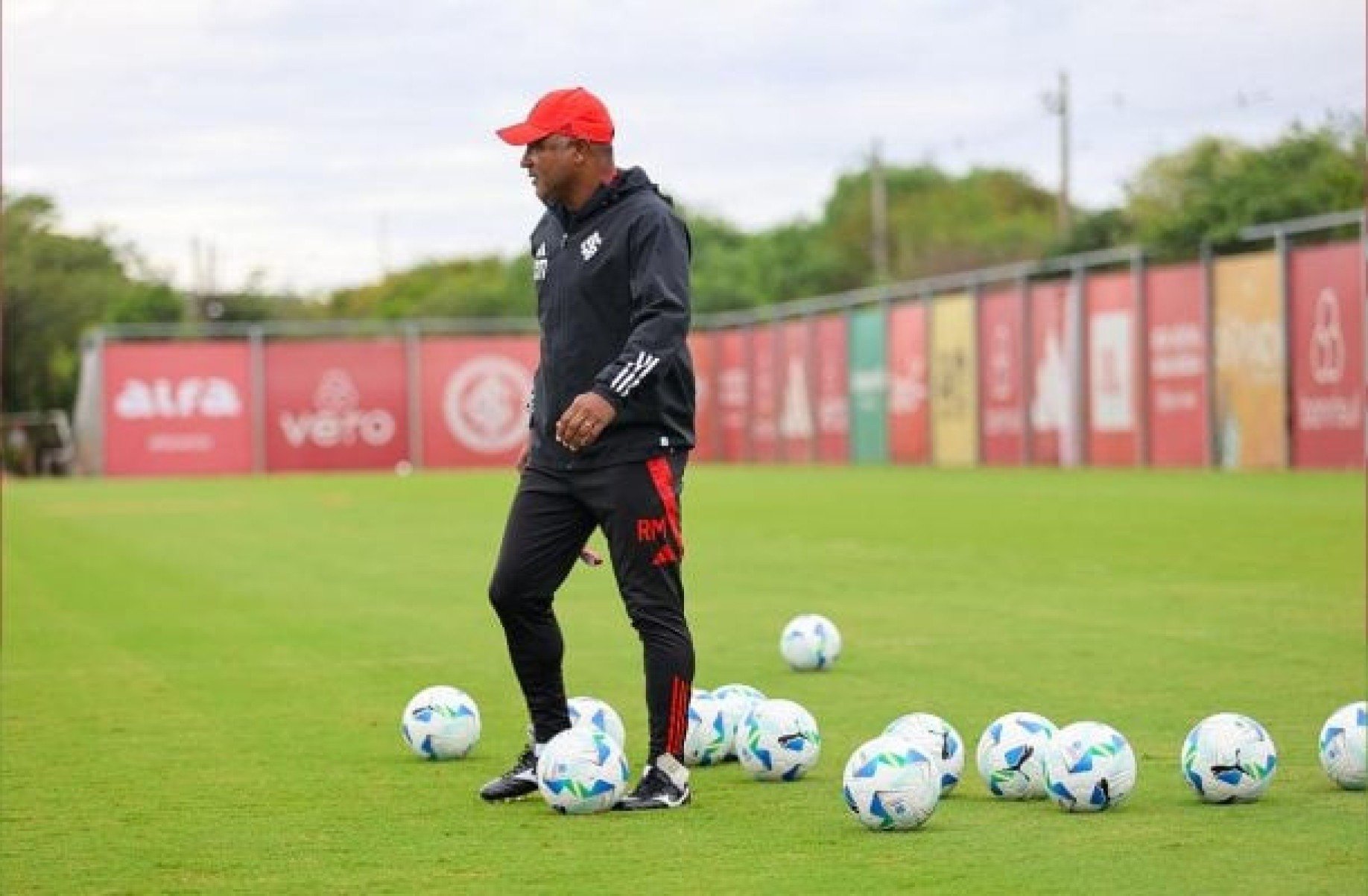 Vice do Internacional garante Roger Machado no Gre-Nal