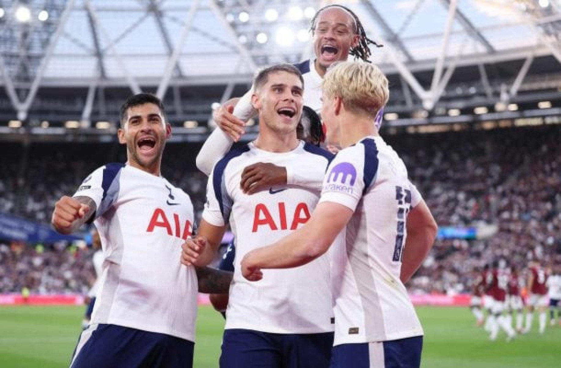 Tottenham vai até a casa do West Ham e não toma conhecimento do rival