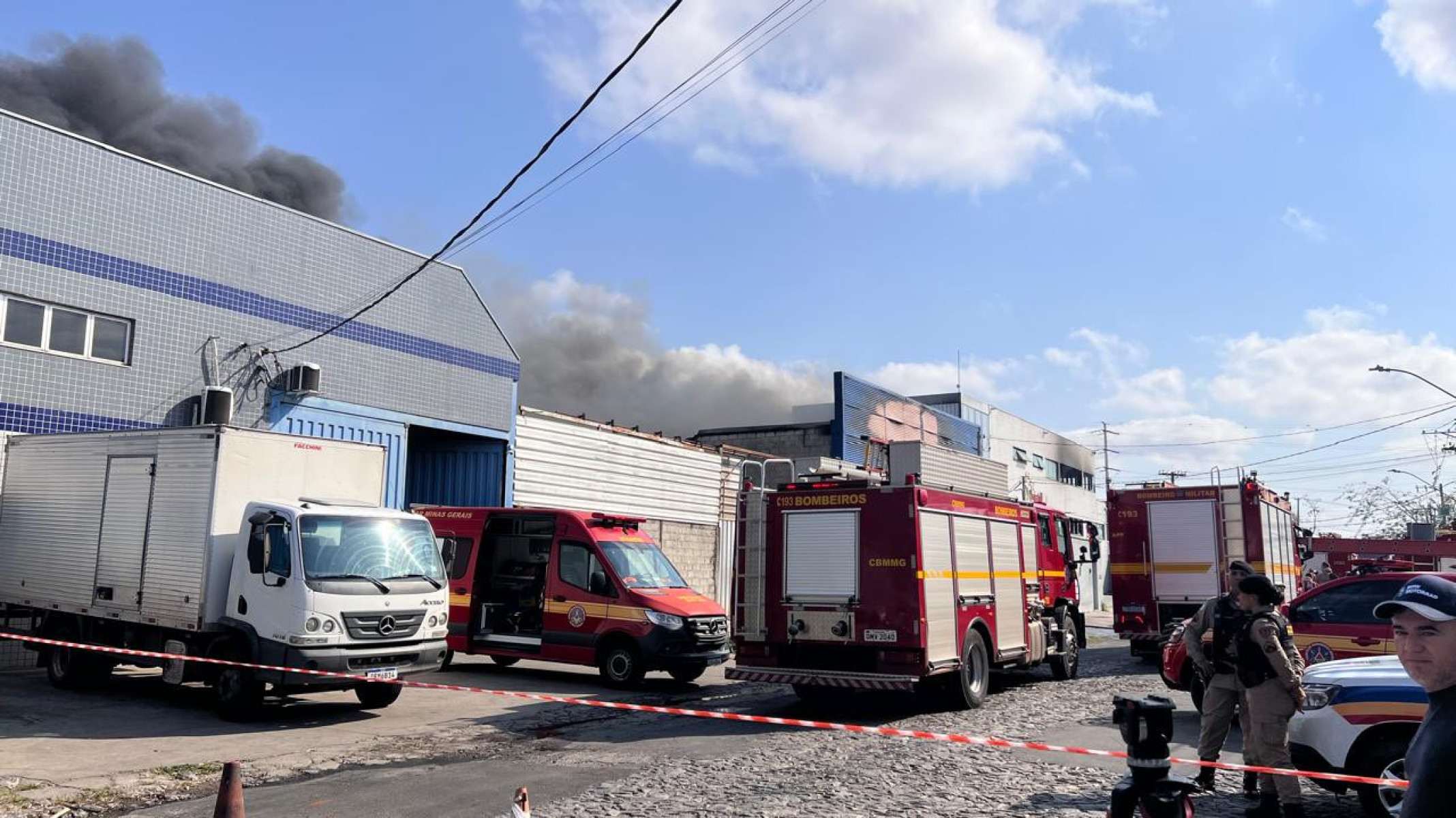 Matéria prima do galpão é plástico, altamente inflamável-Edésio Ferreira/EM/D.A. Press