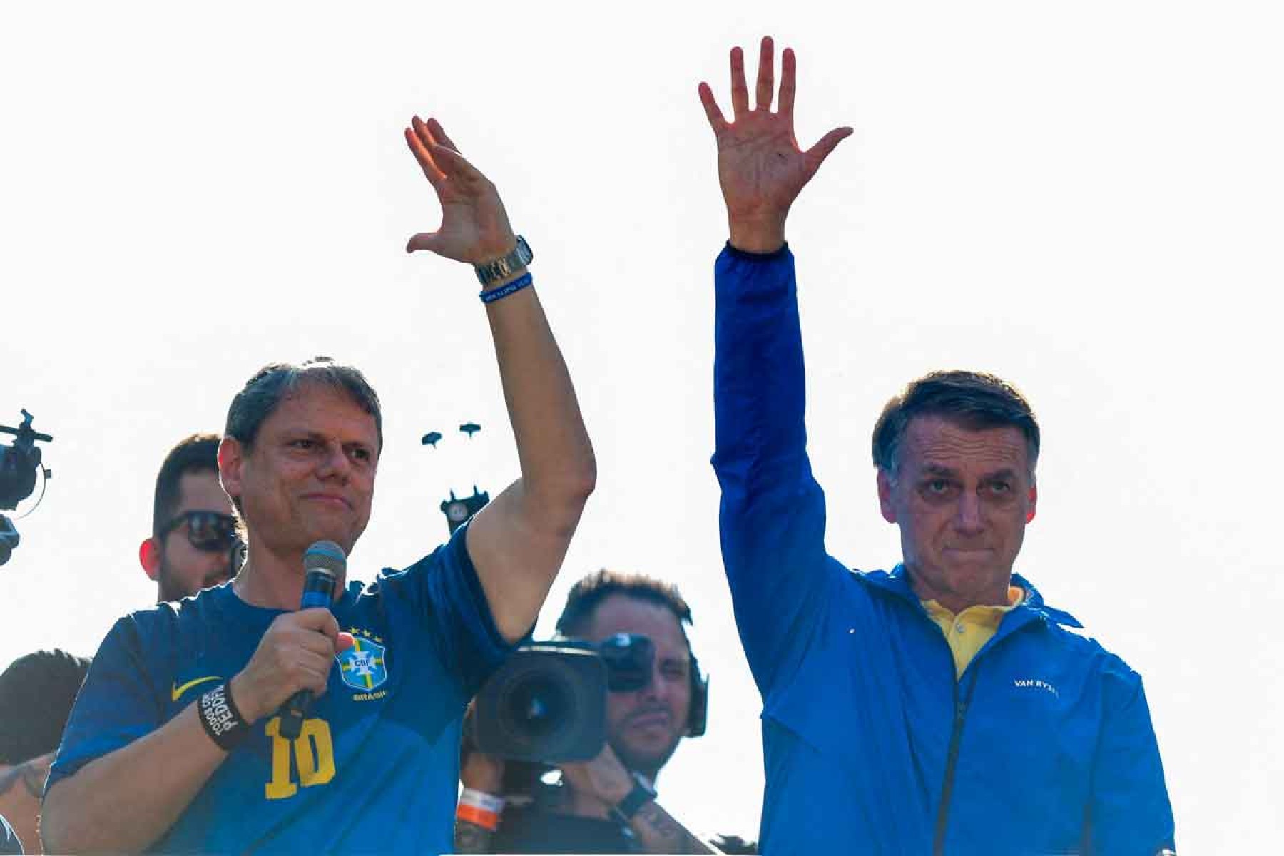 O governador de São Paulo, Tarcísio de Freitas, e o ex-presidente Jair Bolsonaro dividem palanque - (crédito: Miguel Schincariol/AFP – 29/6/25) O governador de São Paulo, Tarcísio de Freitas, e o ex-presidente Jair Bolsonaro dividem palanque - (crédito: Miguel Schincariol/AFP – 29/6/25)