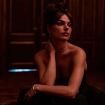 Atriz Isis Valverde mostra seu lado de poetisa em "Vermelho rubro" - Aline Arruda/Divulgação