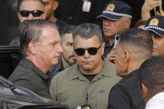Médicos de SP vão a Brasília para acompanhar Bolsonaro: 'Urgência'