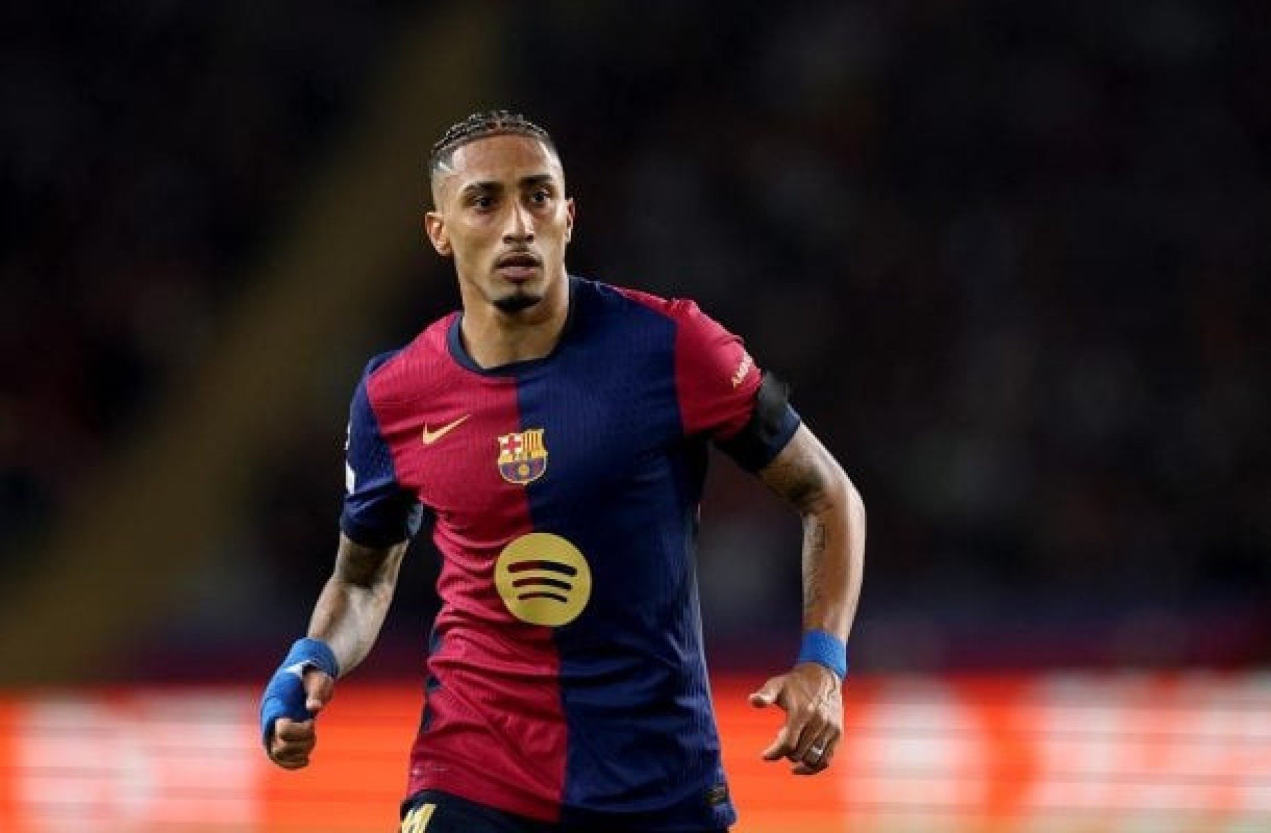 Com dois do “reserva” Raphinha, Barcelona atropela Valencia no Espanhol: 6 a 0