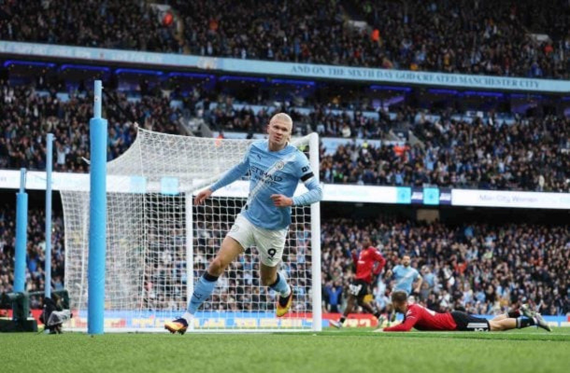 Haaland deita e rola na vitória do Manchester City sobre o United