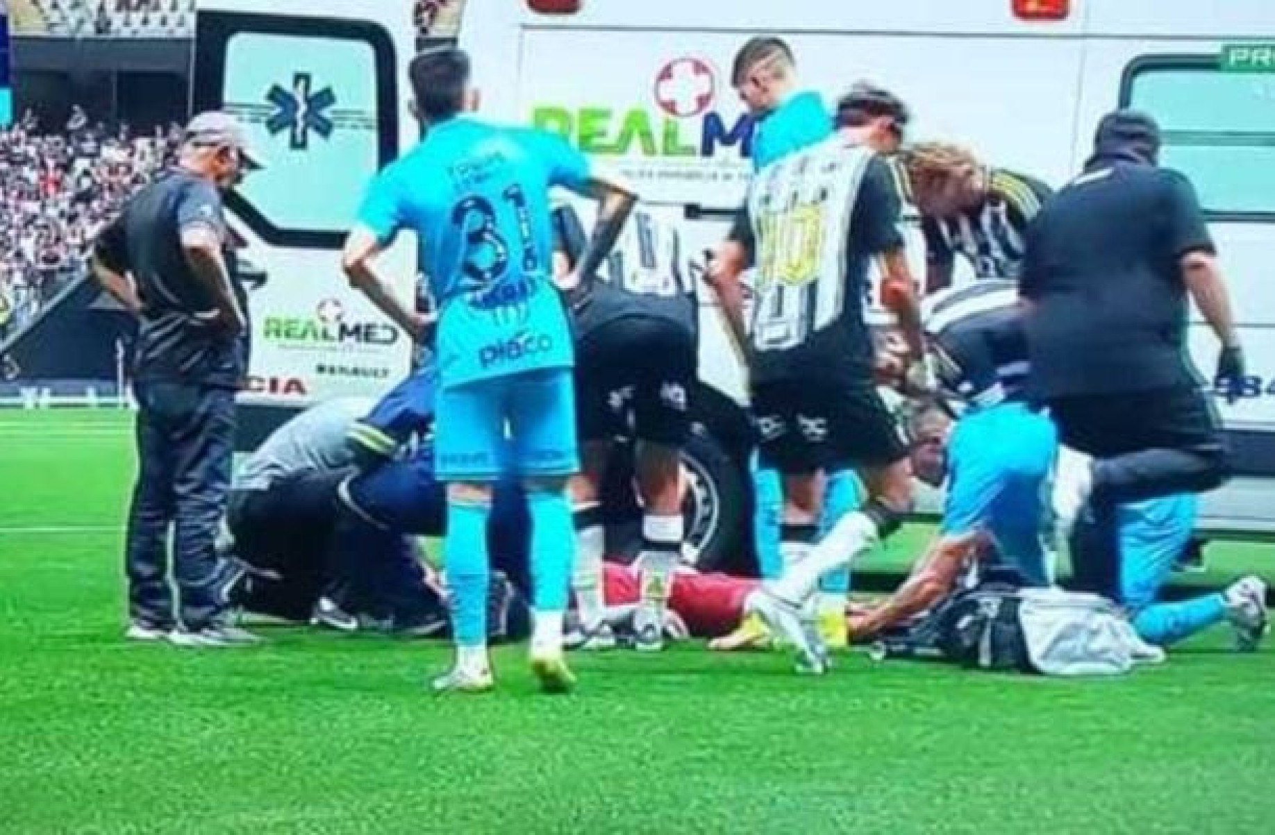 Atlético x Santos tem pênalti ignorado, goleiro desacordado e empate no fim