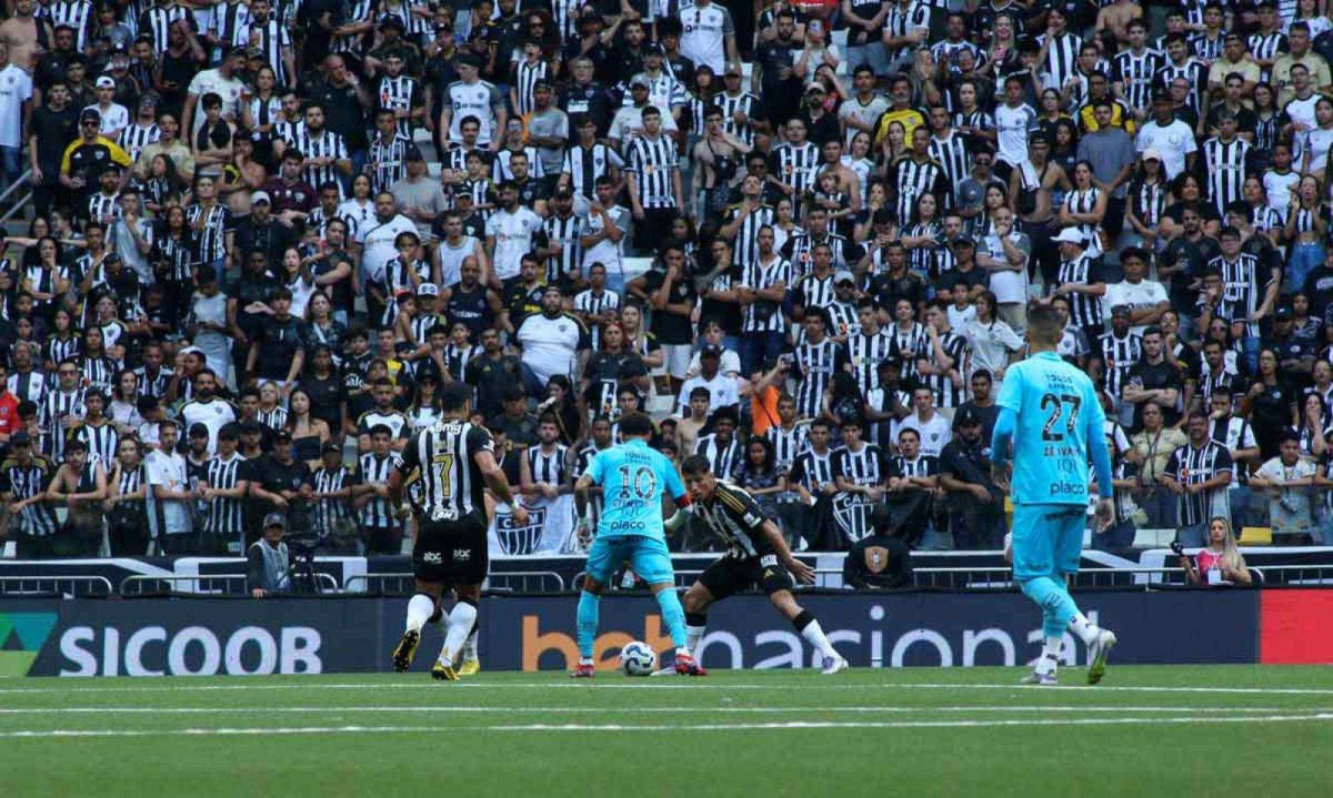 Dos três principais estádio de Belo Horizonte, a Arena MRV tem gramado sintético -  (crédito: Edesio Ferreira/EM/D.A Press)