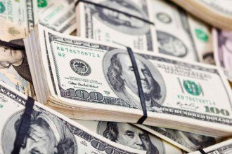 Sem fundamentos no Brasil, preço do dólar segue em queda e pode cair mais
