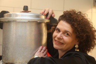 Panela de pressão faz 'milagre' em cozinhas profissionais