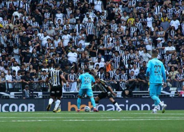 Dos três principais estádio de Belo Horizonte, a Arena MRV tem gramado sintético -  (crédito: Edesio Ferreira/EM/D.A Press)