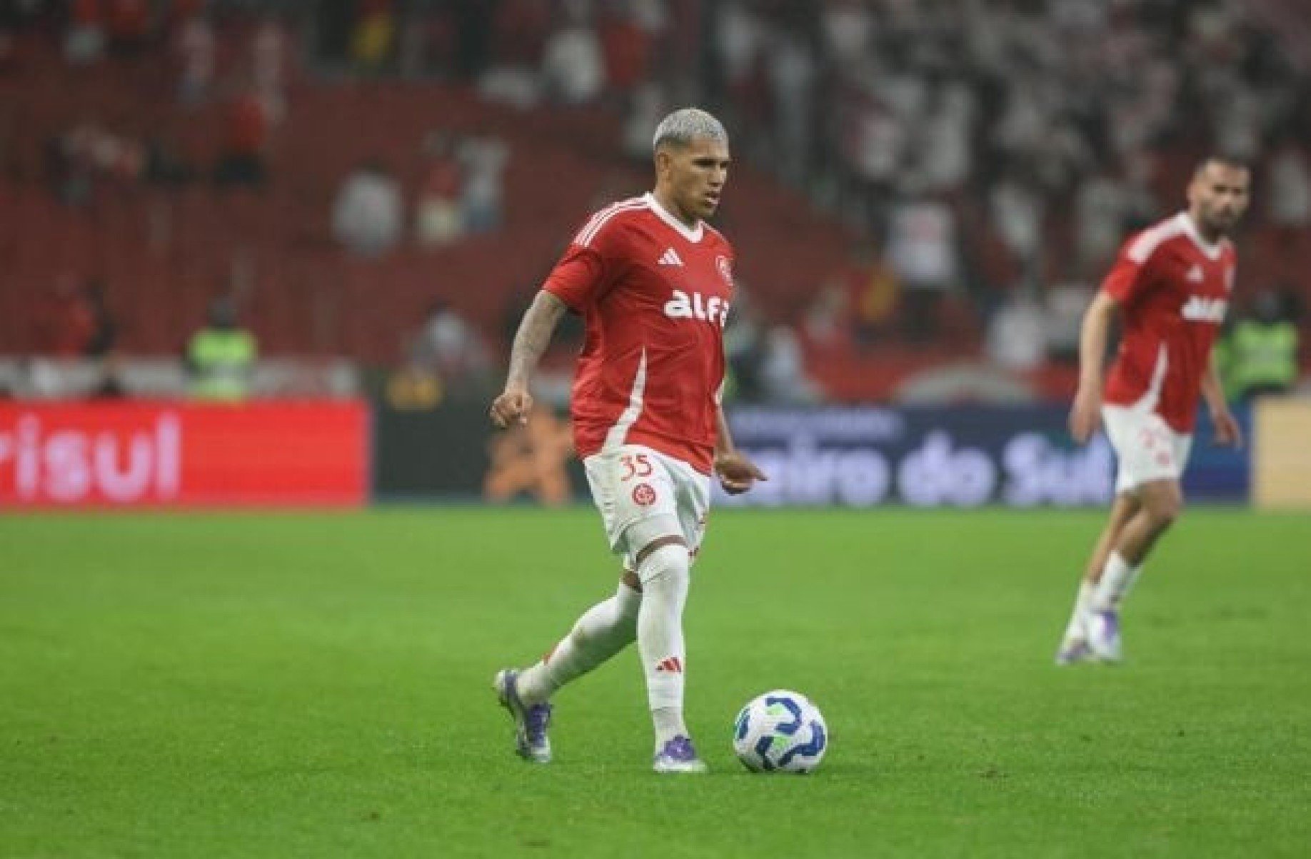 Lanús cobra Internacional na Fifa por atraso em pagamento de Aguirre