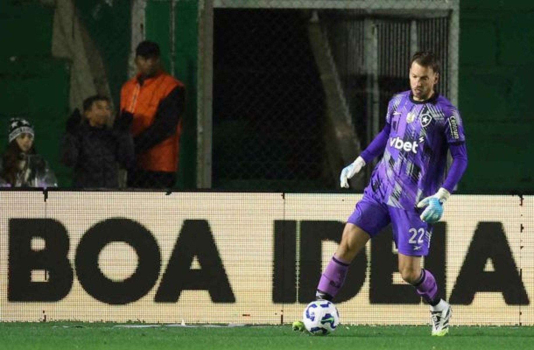 Neto deve desfalcar o Botafogo contra o Mirassol