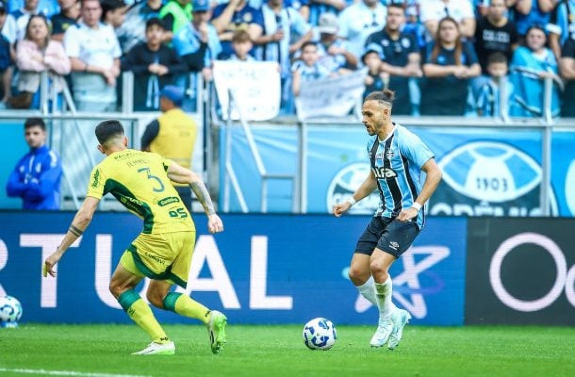 Braithwaite se manifesta após romper o tendão de Aquiles em derrota do Grêmio