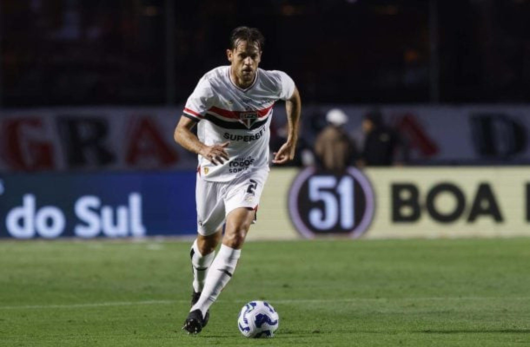 Rafael Tolói tem reestreia sólida pelo São Paulo e acirra disputa por vaga