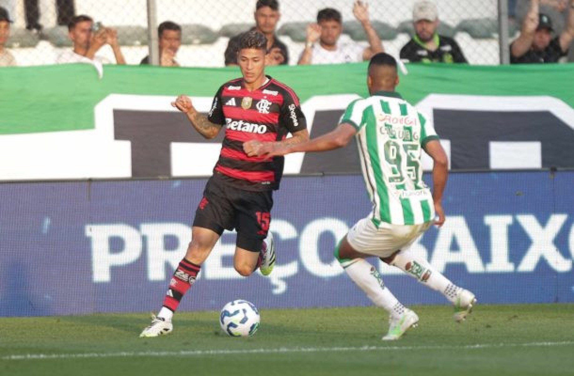 Carrascal vê forte concorrência, mas busca espaço no Flamengo