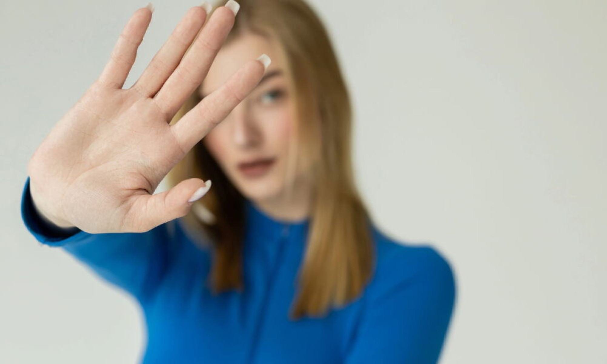 O que significa quando as unhas crescem com manchas brancas - Tupi
