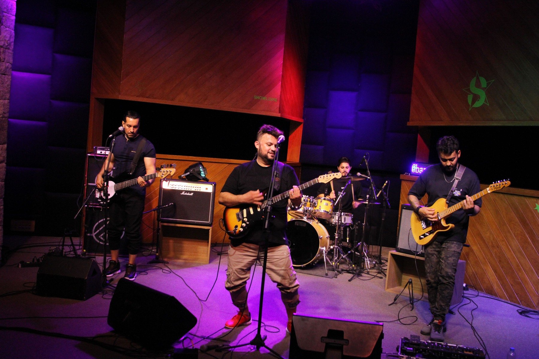 Nohau abre show do CPM 22 no Santo Rock Bar, em São Paulo -  Felipe Christ