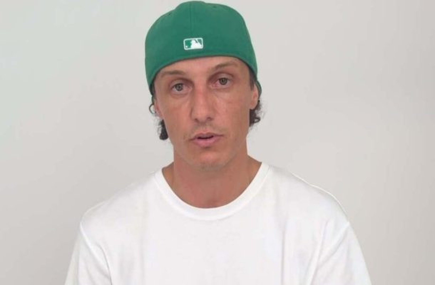 Defesa deixa caso, e David Luiz se complica em acusações de ameaça e perseguição