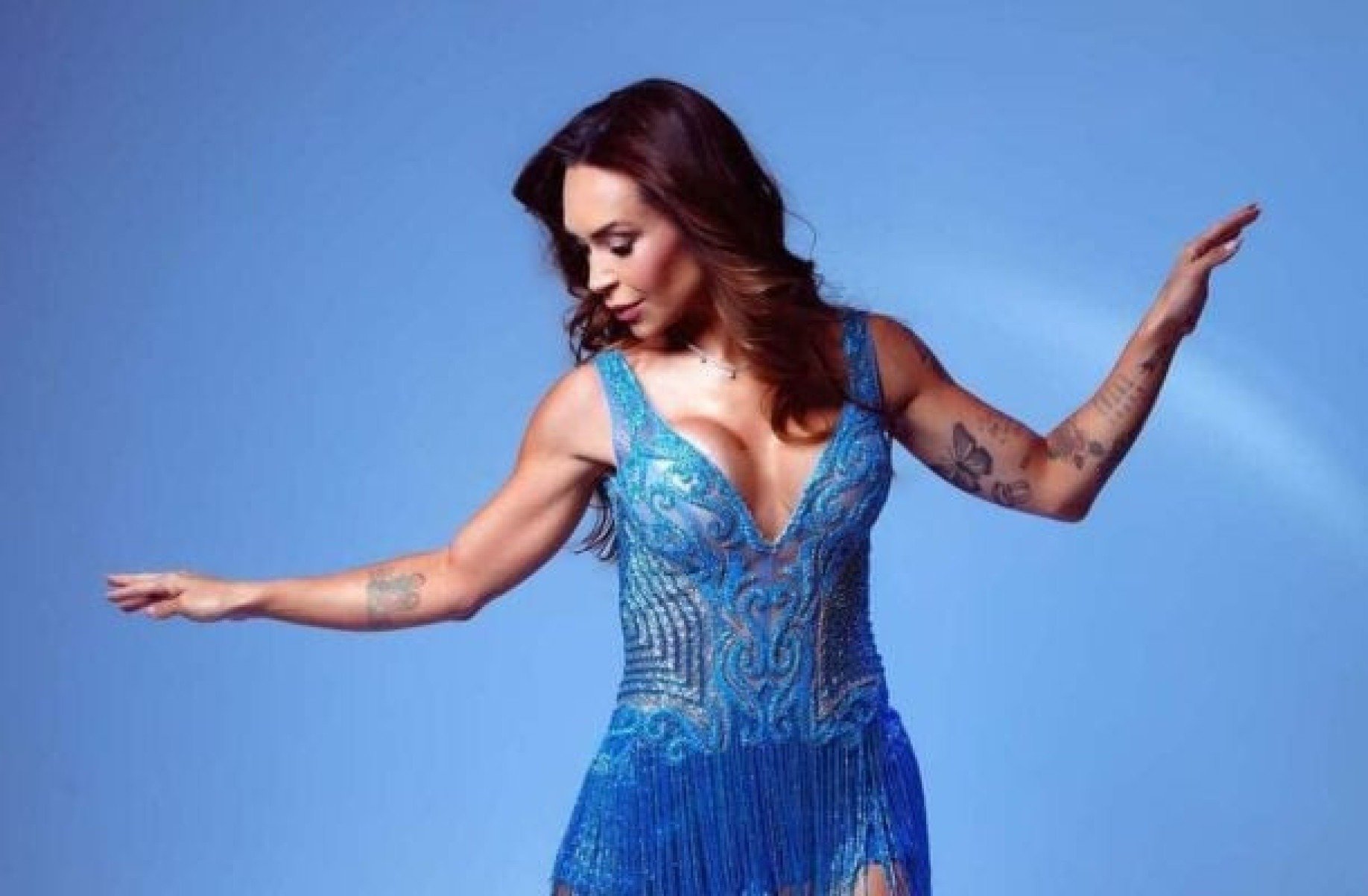 Mulher de Coutinho, do Vasco, estreia como musa da Vila Isabel