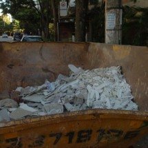 MG: feto de 7 meses é encontrado em caçamba de lixo -  Sidney Lopes | Imagem ilustrativa