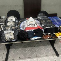 BH: homem que agia no Anchieta é flagrado com painéis e disfarces no carro - Divulgação/Polícia Militar