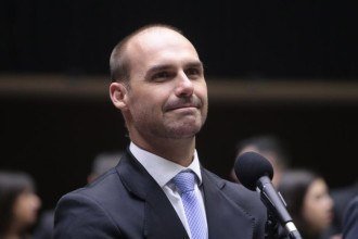 Eduardo Bolsonaro comemora indicação para líder da Minoria na Câmara