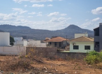 Suspeitos de assaltar homem durante banho fugiram em direção ao Bairro Vila Nova, em Montes Claros. -  (crédito: Luiz Ribeiro/EM/DA Press)