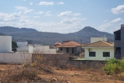 Suspeitos de assaltar homem durante banho fugiram em direção ao Bairro Vila Nova, em Montes Claros. -  (crédito: Luiz Ribeiro/EM/DA Press)