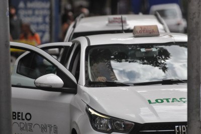 Táxi-lotação da Avenida Afonso Pena, em BH, agora passa a atender o Bairro Serra
       -  (crédito: Gladyston Rodrigues/EM/D.A Press)