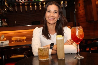A empresária Bruna Monti Diniz, fundadora do Dona Maria Gastrobar, sugere três drinques: Negroni Bianco (R$ 32), Tequila Sour (R$ 36) e Campari Spritz (R$ 30) -  (crédito: Jair Amaral/EM/D.A Press)