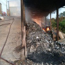 Bombeiros gastam 50 mil litros em combate a incêndio em Contagem - CBMMG