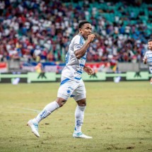Um dos reforços contratados na última janela de transferências, o atacante Sinisterra tem agradado ao torcedor cruzeirense -  (crédito: Filipe Alves/Agência F8/Folhapress)