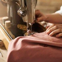 Em busca de personalização, jovens estão costurando (e muito) no Brasil - cookie studio/freepik