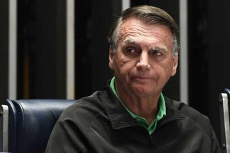 Diagnóstico de câncer de pele aumenta preocupações da família de Bolsonaro