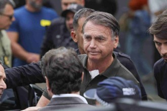 Doença de Bolsonaro: oposição fala em ‘perseguição’ e esquerda lembra da pandemia