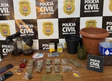 Drogas e minilaboratório funcionavam em residência de Extrema -  (crédito: PCMG/Divulgação)