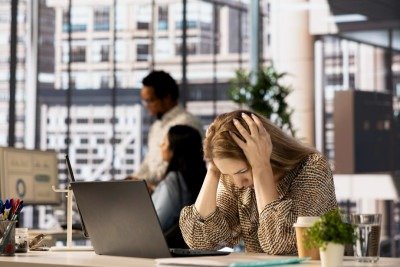 Síndrome de burnout: 7 sinais de que seu trabalho te adoeceu -  (crédito: Síndrome de burnout: 7 sinais de que seu trabalho te adoeceu)
